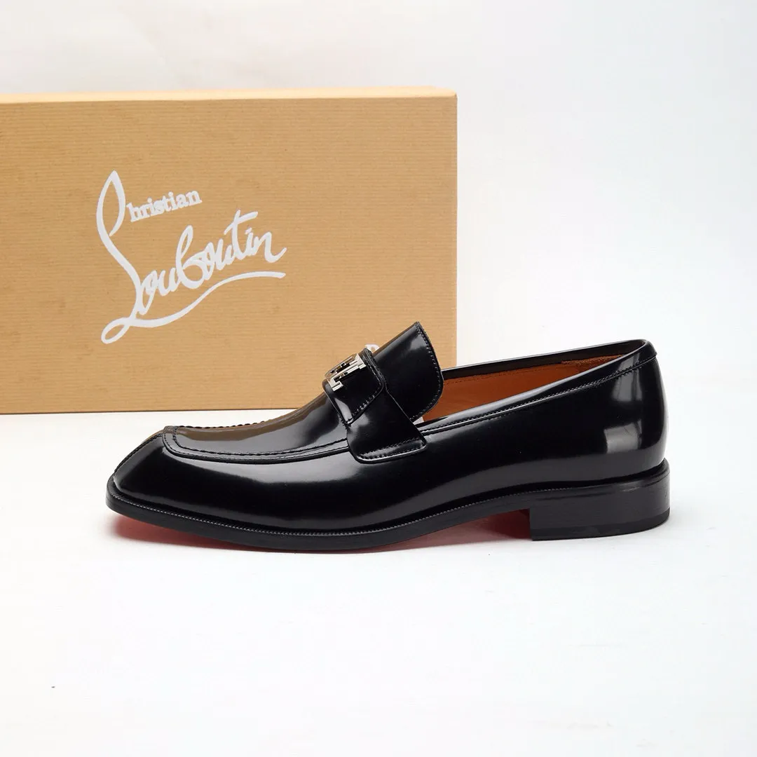Batch 1,080 yuan 💰••New real shots••CL～High-end men’s 👔casual•loafers with red soles! ••🆑Genuine and top-quality goods from original orders ••✅💯 Purchase goods from top-quality original orders! Original imported patterned cowhide ➕Imported cowhide lining ➕Cowhide feet ➕Original leather outsole~🉑️Feel free to compare the authentic ones! Size: 38-44 (45.46.47 can be customized)